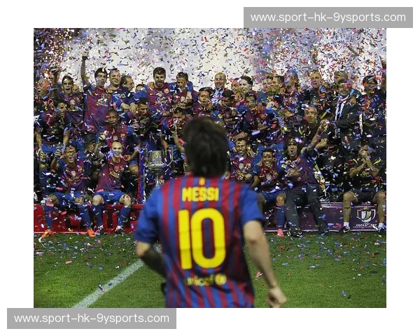 红蓝魂魄与曼城蓝月：一场跨越时空的豪门博弈与足球朝圣